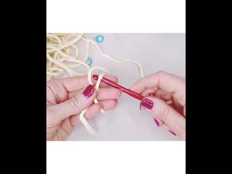 Видео: Лучший способ начать вязание круга и квадрата крючком.