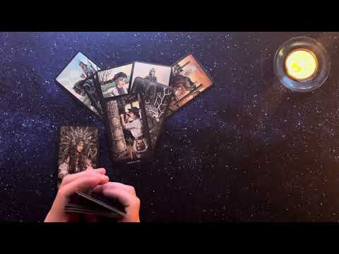 Видео: Таро для мужчин: кто постоянно о вас думает? ✨