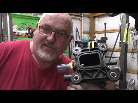 Видео: Ford Focus 2012 года. Утечка воды. Неисправность сливного отверстия.