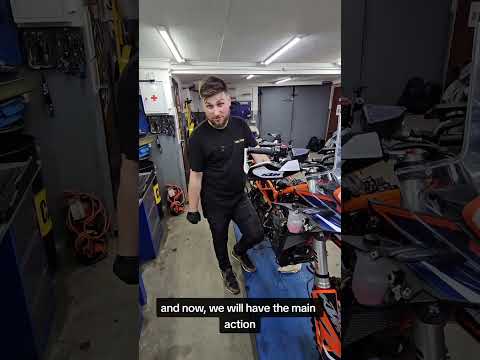 Видео: Проверка распределительных валов и постелей на KTM 890 ADVENTURE R 2023г.
