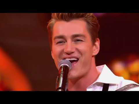 Видео: #АлексейВоробьев #колокольчикизвенят #ЮбилейныйконцертЛарисыРубальской #03.11.2025