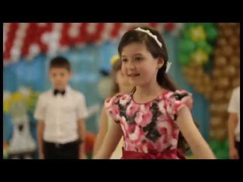 Видео: танец(микс) с воспитателем на выпускном в детском саду