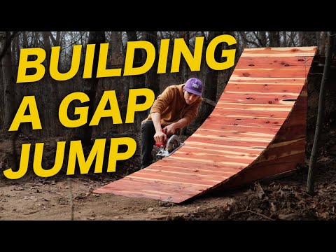 Видео: Мы построили сумасшедший велотрамплин из прекрасной кедровой древесины на заднем дворе!