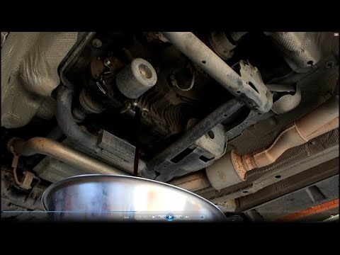 Видео: Замена масла в раздаточной коробке на Range Rover Vogue 4,4 Ленд Ровер Вок 2010 г