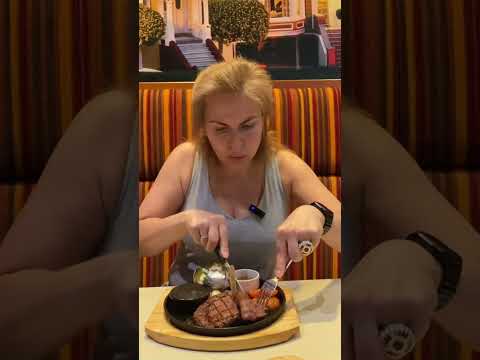 Видео: Sizzler в Паттайе. #путешествия #тайланд #паттайя #sizzler