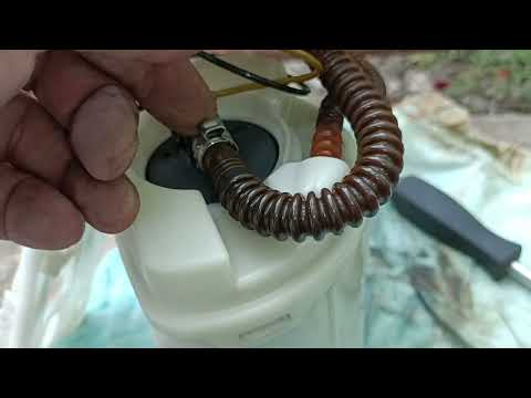 Видео: Заміна паливного насоса на Skoda Fabia