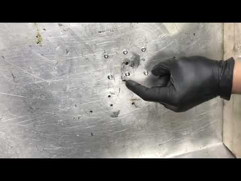 Видео: Восстановление лопаты, клепка алюминия пневмомолотком.