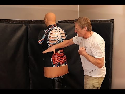 Видео: Метод Фэрберна: бой в водостоке — нападение на противника с тыла и с боков