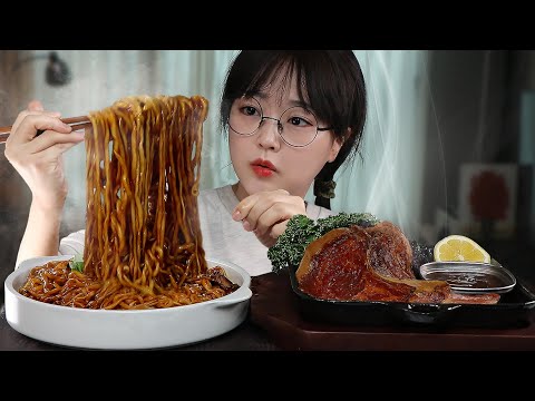 Видео: АСМР ЕДА острая лапша из черной фасоли и стейк из баранины🍖 | MUKBANG