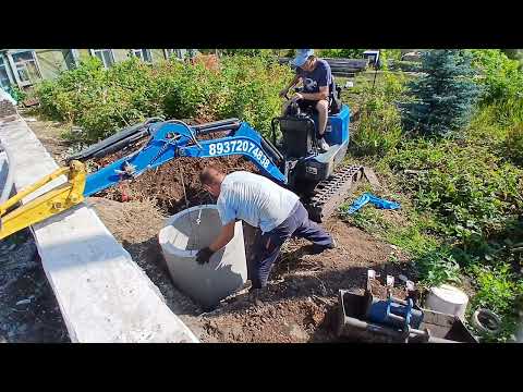 Видео: Монтируем жб кольцо мини экскаватором Rippa R10