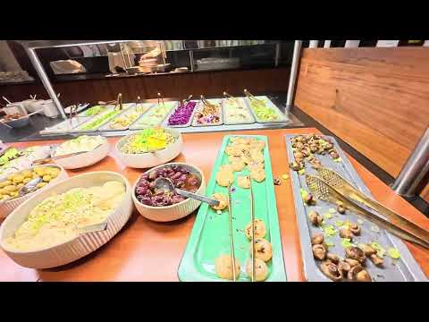 Видео: Therme Laa Hotel & Silent Spa, dinner. Austria. Ужин. Австрия.