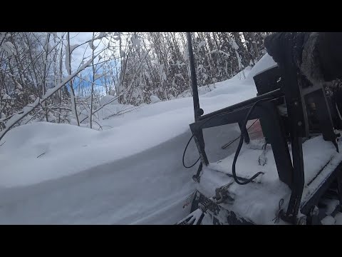 Видео: Что лучше для глубокого снега, буксировщик или толкач? Неожиданный результат.