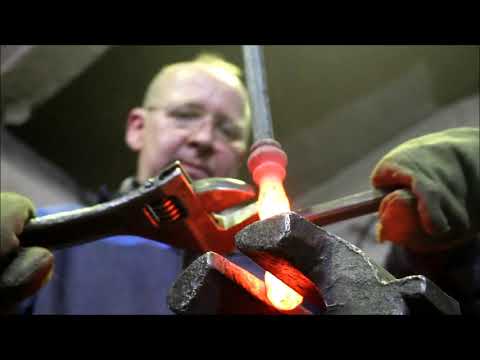 Видео: Blacksmithing. Художественная ковка металла. Каминный набор