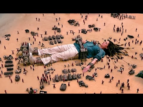 Видео: Гигантская Женщина Попала В Ловушку Крошечных Обитателей Бермудского Треугольника