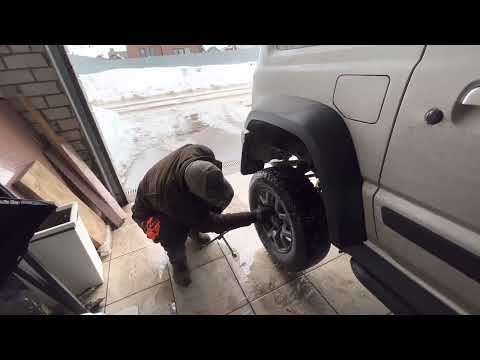 Видео: Поменяли местами колеса на Suzuki Jimny, проблема не ушла...