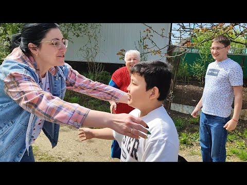 Видео: К НАМ ПРИЕХАЛИ РОДНЫЕ @Кастрюлька /ПРАЗДНУЕМ ПАСХУ/ @ShindrMindr_Official