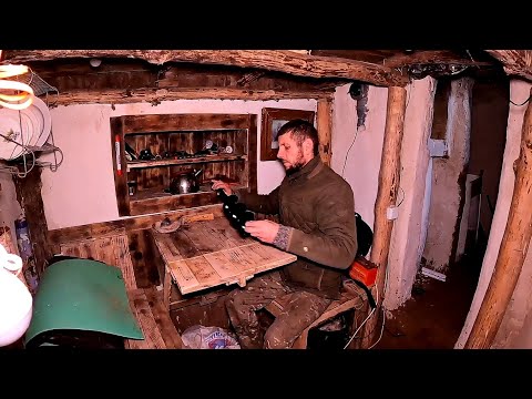 Видео: Землянка бункер. Хижина готова. Механизирую процесс кнопки подземелия №47