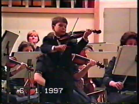 Видео: Бах. Концерт ля минор для скрипки с оркестром. 1-я часть. Исполняет Коля Алтынов (9 лет).