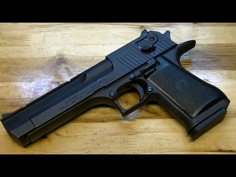 Видео: Пистолет Desert Eagle .50 AE: обзор & стрельба