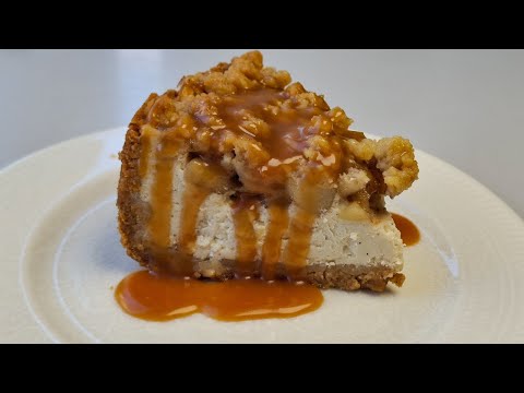 Видео: Легкий яблочный крамбл-чизкейк с соусом из соленой карамели