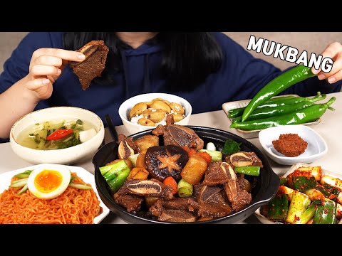 Видео: MUKBANG :) Тушеные короткие ребрышки из говядины | кимчи с зеленым луком | острая лапша.