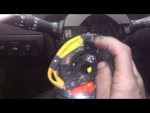 Видео: Toyota Prius II (XW20) ошибка B1801 замена подрулевого шлейфа/улитки