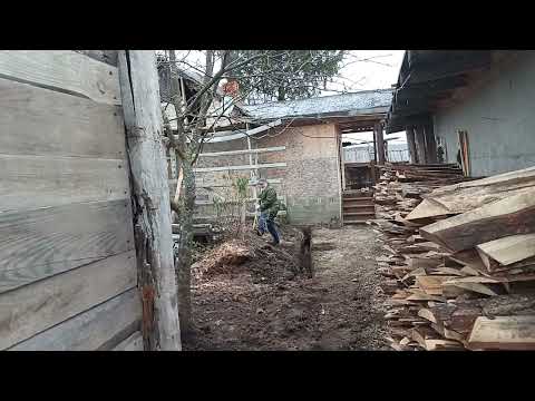 Видео: Деревенский водопровод. Закапываю траншею в ноябре месяце.