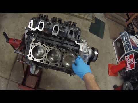 Видео: Установка головки блока цилиндров Ford 4.0L OHV