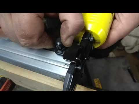 Видео: Пневмостеплер: регулировка глубины забивания скобы