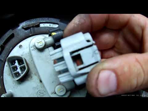 Видео: Как снять топливный насос Chevrolet Captiva 2.0 TURBO Diesel