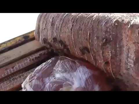 Видео: Раздача сахарной помадки зимующим пчелам (новая редакция)