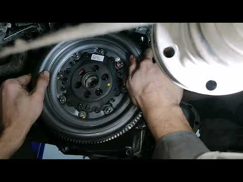 Видео: Skoda KODIAQ 1.4 TSI DQ-250 замена стучащего двухмассового махoвика .
