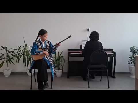 Видео: Орта топ: Дәуренқызы Айша. 1.Халық әні «Бипыл»  Өңдеген: М. Тналин.