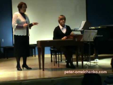 Видео: урок истории и игры на гуслях клавишных