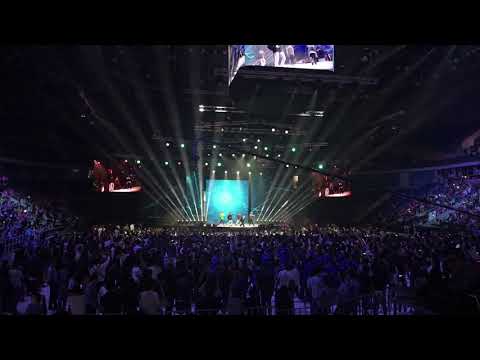 Видео: ШОК!!! Гр. NINETYONE- Кайтадан. Весь зал поёт!! ЕМА 2017 MUZZONE