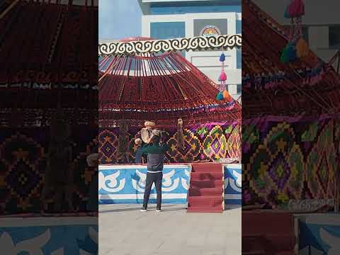 Видео: Манас шаарында Дөөлөт Сыдыков манасчы Манас айтат 