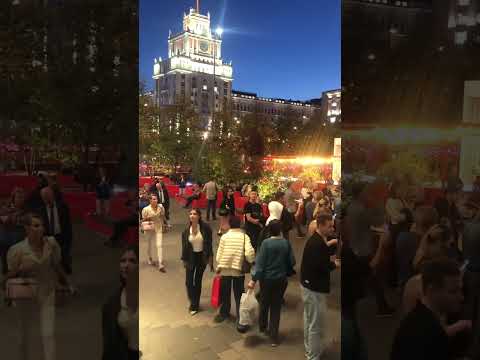 Видео: «Цой» в исполнении уличных музыкантов