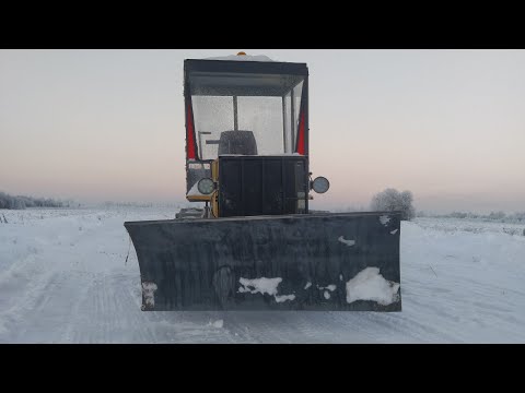 Видео: Самодельный гусеничный трактор чистит снег