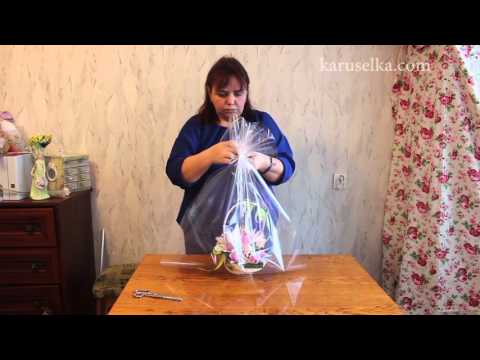 Видео: Букеты из конфет. buket_is_konfet. как упаковать корзинку.