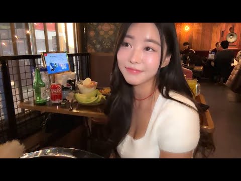 Видео: Вот что происходит, когда ты продолжаешь смотреть на обычных людей в баре Каннамга