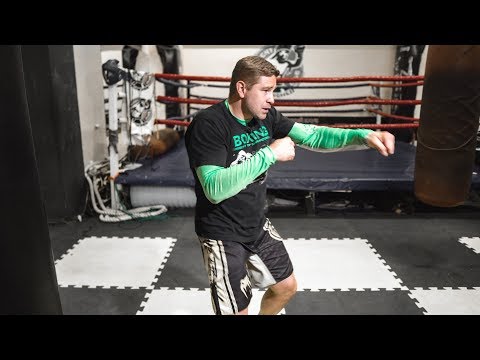 Видео: Как не запутаться в ногах когда бьешь серию ударов