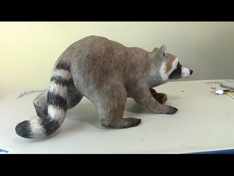 Видео: Финальная работа над енотом из папье-маше — детали и мех