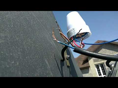 Видео: Как подключить(подсоединить)  датчик света Smartbuy к уличному прожектору