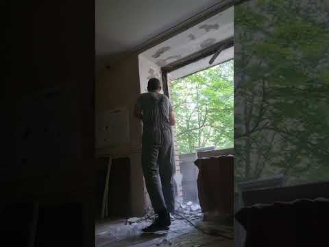 Видео: Второй этап - подготовка поверхностей оконной коробки перед остеклением