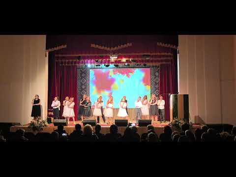 Видео: "Бабушка и дедушка" исполняет вокальная группа "Е-нотки"