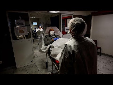 Видео: Франция протестирует пожилых людей и инвалидов