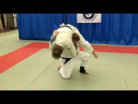Видео: Дзюдо.Мощный бросок с крестным захватом.Броски дзюдо.Judo.Judo throws. amazing throw