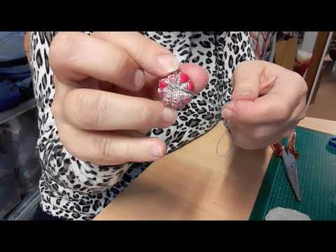 Видео: Бусы с ткани
