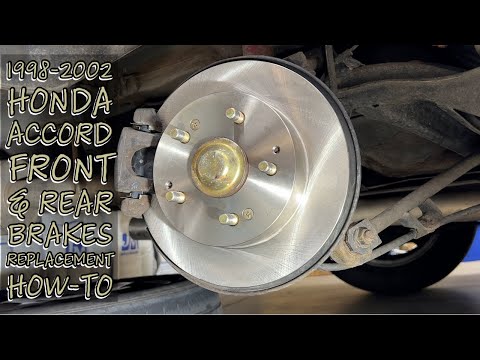 Видео: Руководство по замене передних и задних тормозов Honda Accord 1998–2002 годов