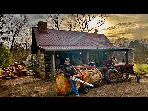 Видео: ОГРОМНОЕ БРЕВНО, Farmall Cub, арка из брёвен, новая пила, у меня болит спина